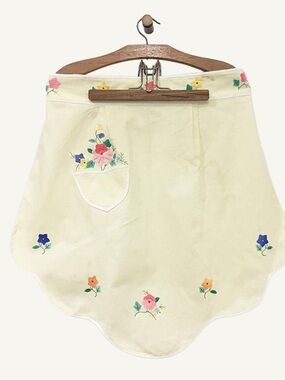 Vintage 1940s 50s Floral Embroidered Apron Yellow Cottagecore